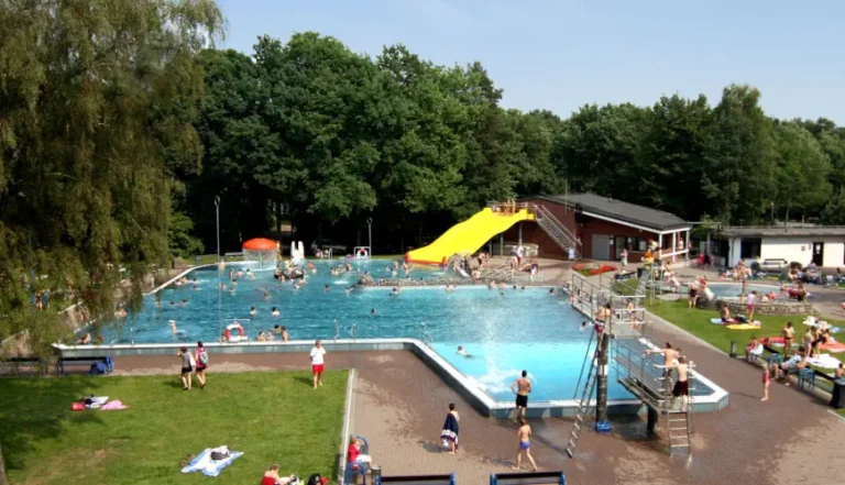 Neubau der Umkleide-, Personal-, und DLRG-Räume im Spaßbad Hexenland in Issum-Sevelen